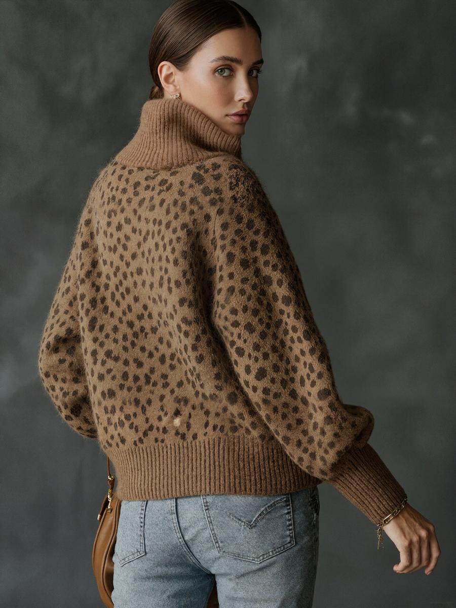 Luxury Leopard Print Zip Up Sweater with High Neck And Ribbed Panel